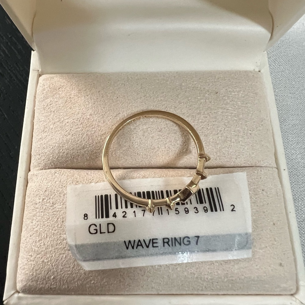 Kendra Scott 14k Yellow Gold Wave Ring. White diamonds. Size 7. Hard to find. - Picture 5 of 9
